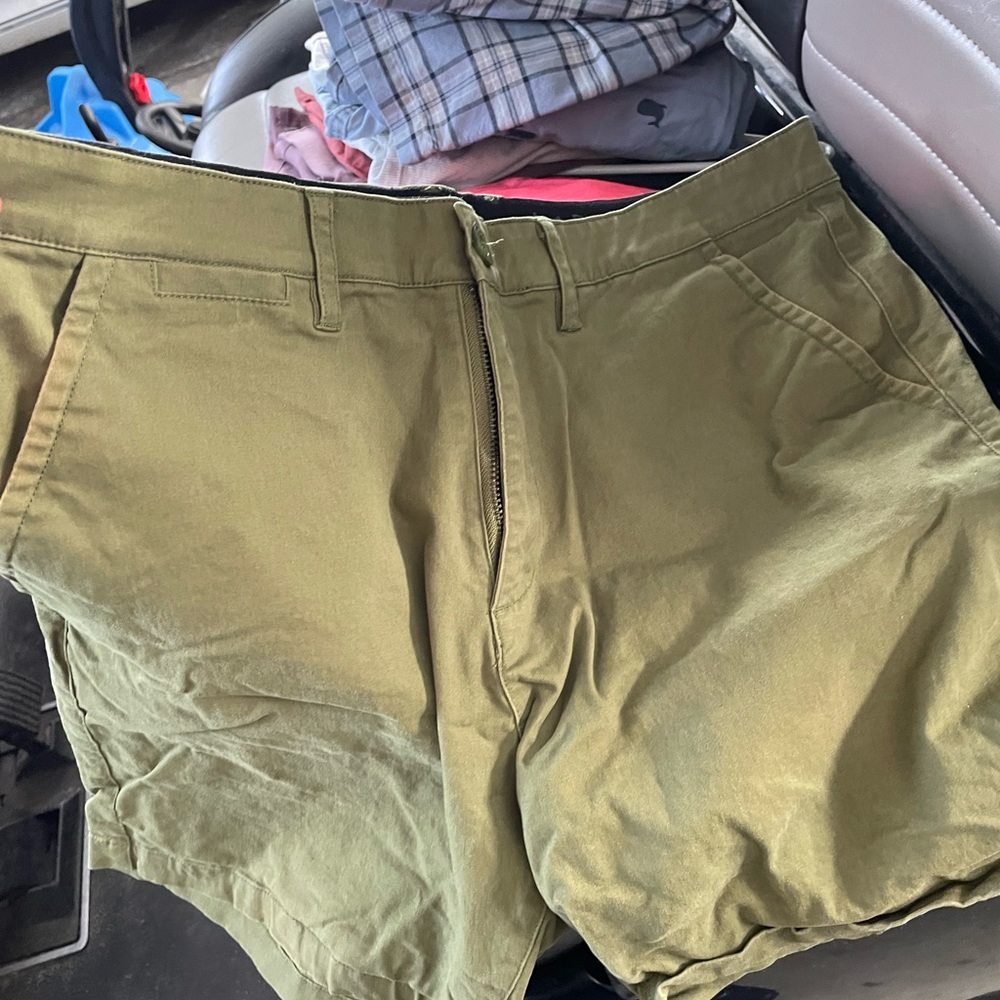 Eubi mens olive shorts